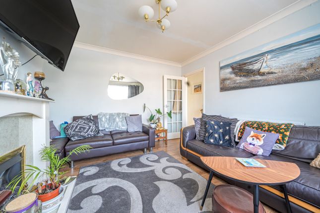 8, Ingleside Crescent, West Sussex photo 3