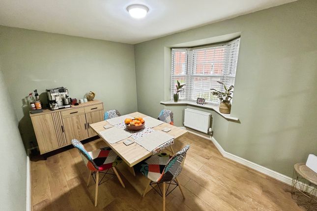 27, Ruskin Field, Leicester photo 3