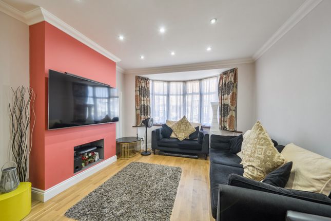 36, Summit Avenue, London photo 3
