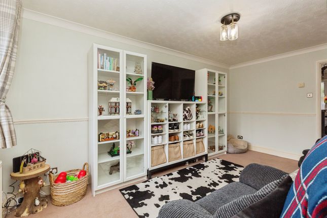 51, Westfield, Aylesbury photo 2