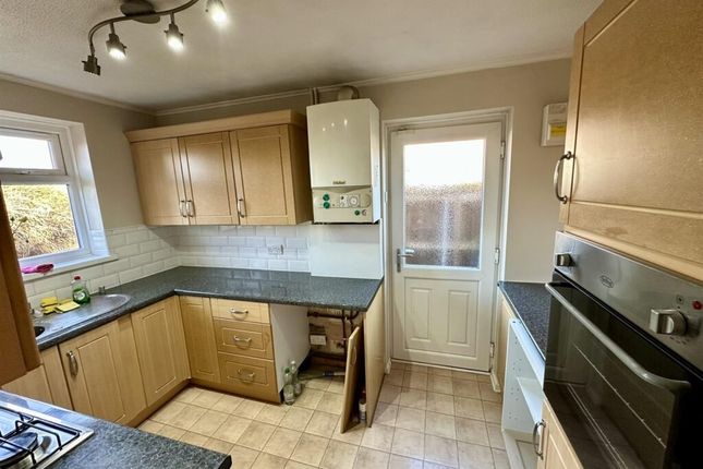 34, Lyle Close, Leicester photo 4
