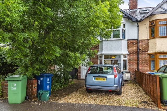 Semi-detached house to rent in Ridgefield Road, East Oxford