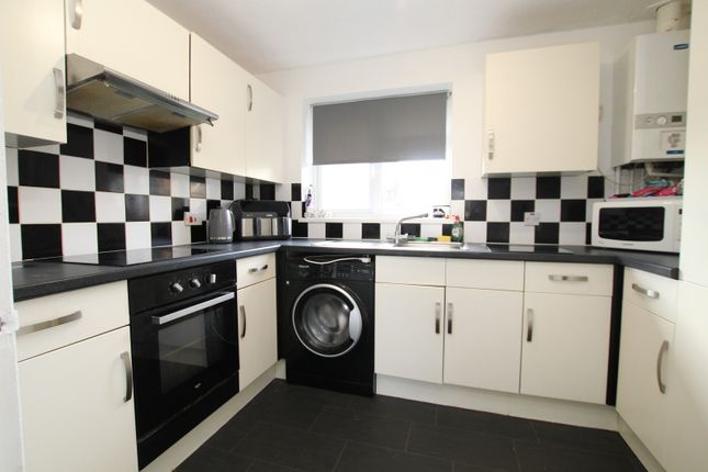 7, Wickland Court, Crawley photo 5