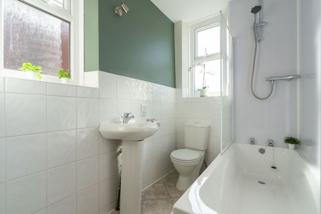 20, Kimberley Gardens, Newcastle photo 3