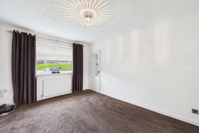 27 Woodhead Crescent, Hamilton photo 3