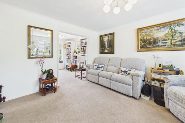 18, Severn Drive, Walton-On-Thames photo 4