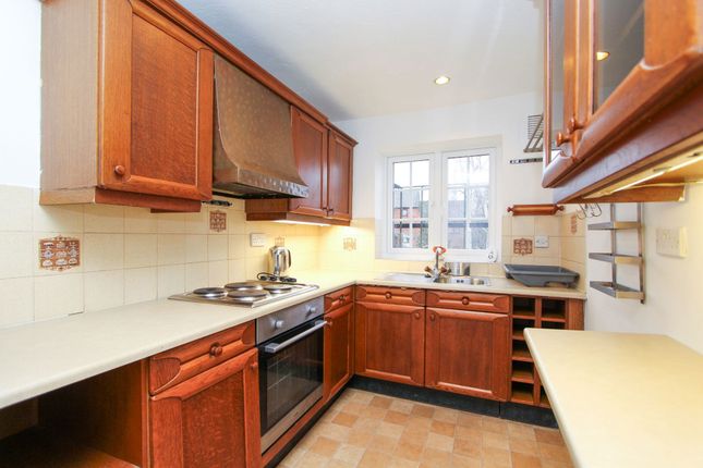 Flat 2,, Fairview 70-72, High Street, . photo 5