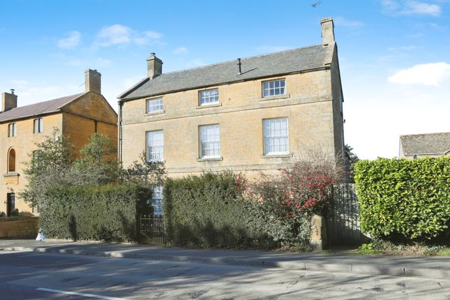 Flat for sale in Oxford Street, Moreton-In-Marsh, Gloucestershire
