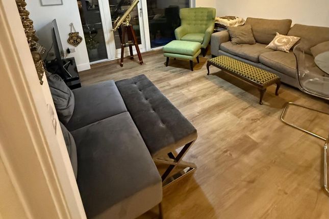 Flat 13, 378, Clapham Road, London photo 3