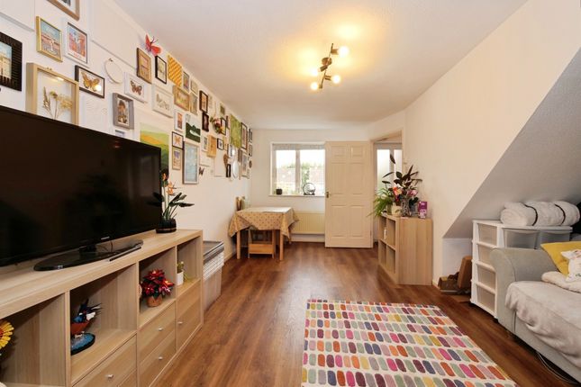 9, Badgers Brook, Bridgend photo 4