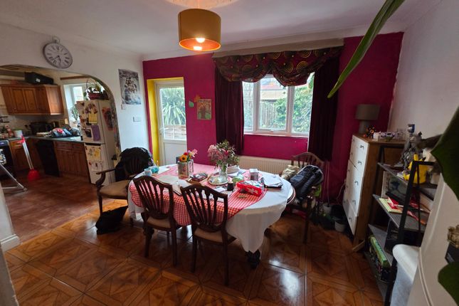 1, Kelling Gardens, Croydon photo 3