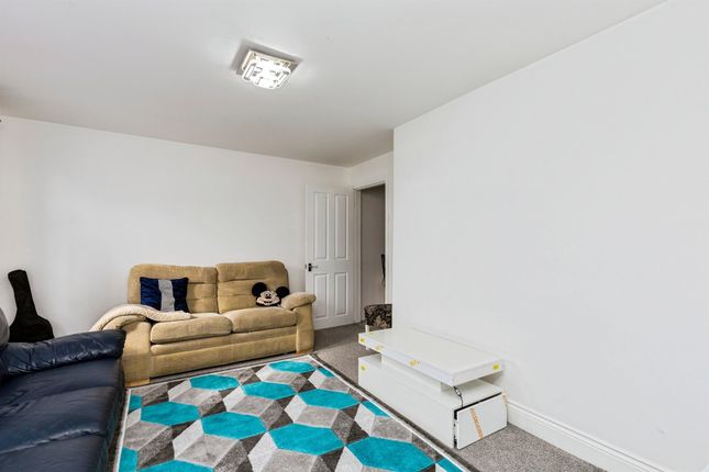 12, Hare Lane, Crawley photo 5