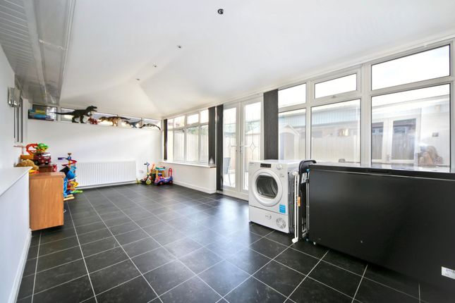 47 Knightshill Crescent, Wigan photo 4