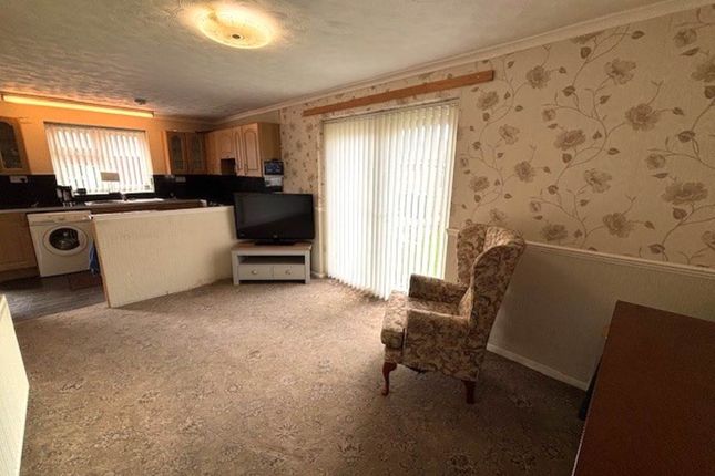 32 Oldroyd Ave, Grimethorpe photo 2