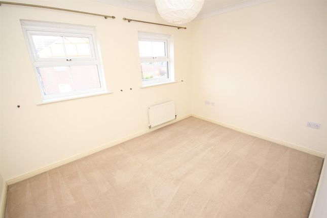 Town house to rent in Gardenia Road, Bromley