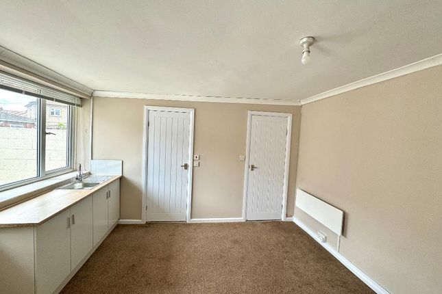 Thumbnail Studio to rent in Manor Park, Slough SL2 1Jt