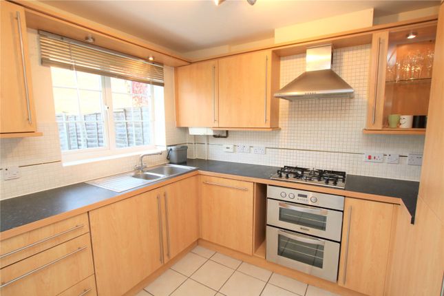 32, Dunstans Drive, Wokingham photo 2