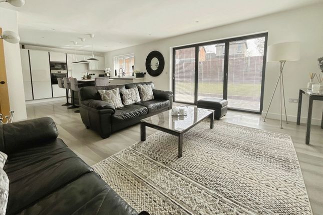 9, Selsdon Close, Kidderminster photo 2