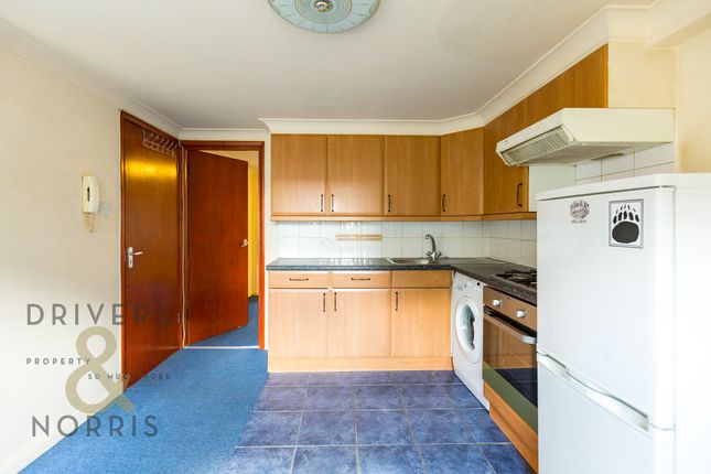 Flat to rent in Holloway Road, Holloway, London