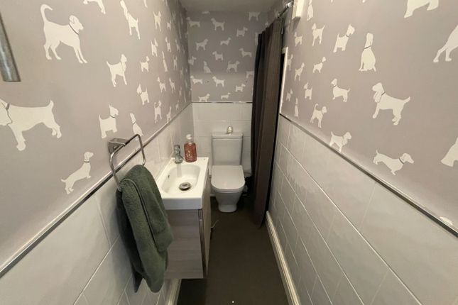 4, Hunts Close, Luton photo 4