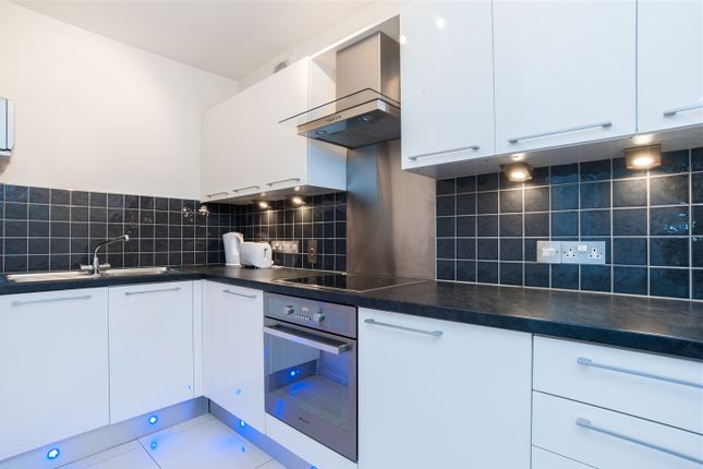 11 Straffan Lodge, 1-3, Belsize Grove, London photo 2