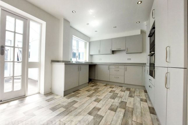 10, Sharon Close, Greater Manchester photo 3