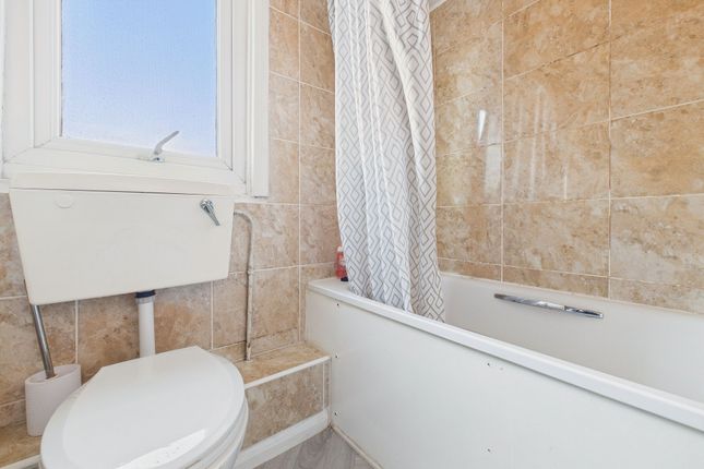 56 Pensher Street East, Gateshead photo 3