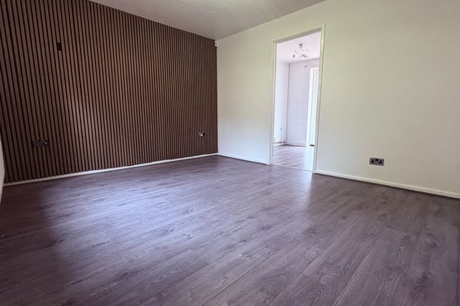 2-bed house on 34, Bury, £1,100/mo