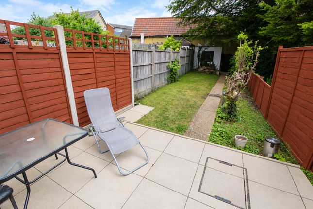 140 Worplesdon Road, Guildford photo 2