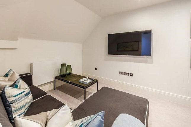 Oxford Penthouse,, Palace Wharf, Hammersmith photo 3