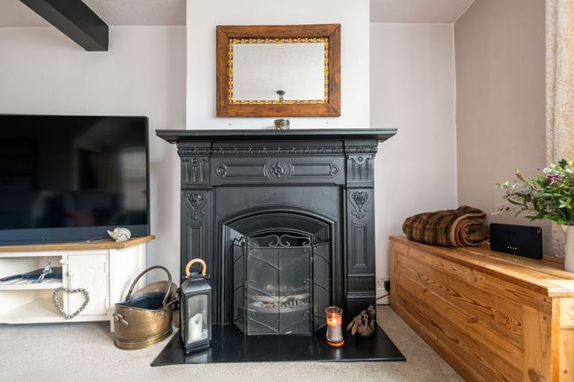 3 White Post Cottages Godstone Road, Redhill photo 4