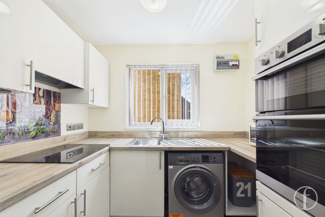 21 Celandine Avenue, Southampton photo 4