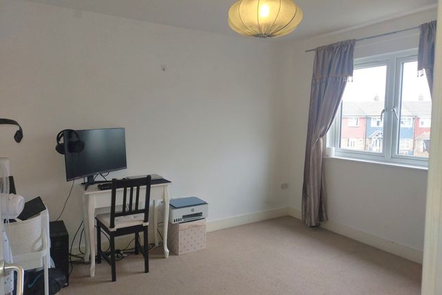 Dunlop Close - 2 Bedroom, Tilbury, Tilbury photo 4
