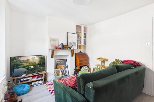 22, Cumberland Road, Wood Green, London photo 2