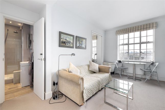 Thumbnail Flat for sale in Kings Court South, Chelsea Manor Gardens, Chelsea, London