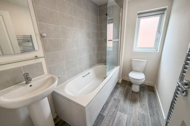 148, Cartmell Drive, West Yorkshire photo 4