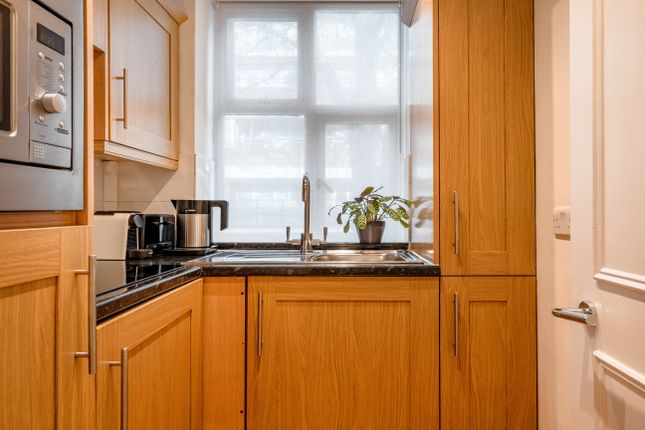Flat to rent in 21 Buckle St, London