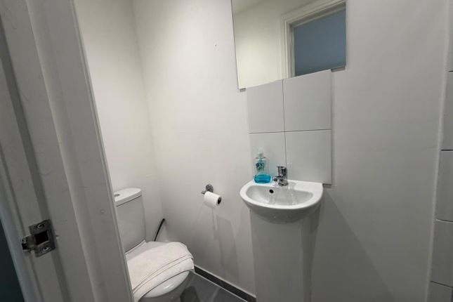 4c, 40, Hogarth Road, London photo 4