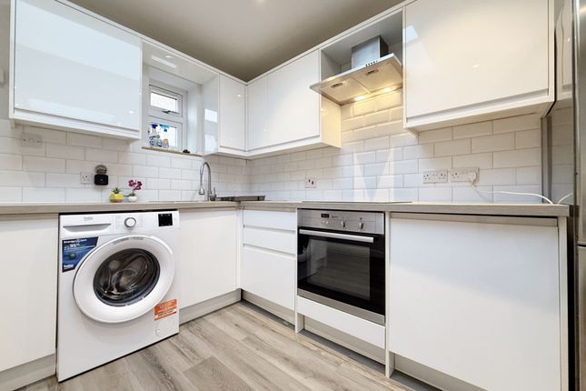 18, Browning Way, Hounslow photo 2