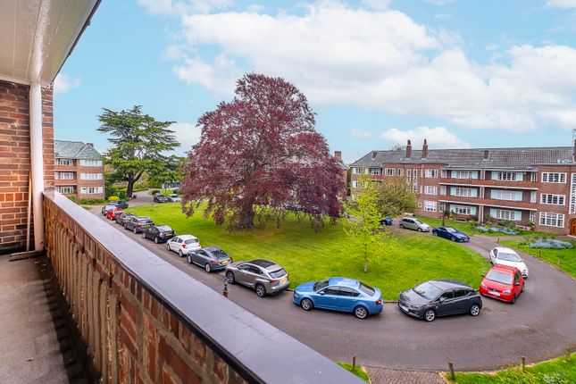 3-bed flat on 31, Roehampton Close, London, £600,000