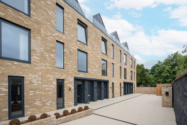 Thumbnail Mews house for sale in Kings Avenue, Clapham Park