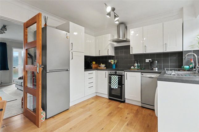 5, Hoblands, Haywards Heath photo 4