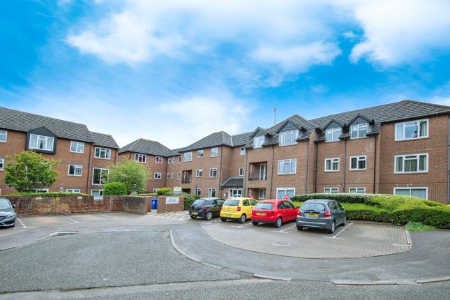 Thumbnail Flat for sale in Wethered Road, Marlow