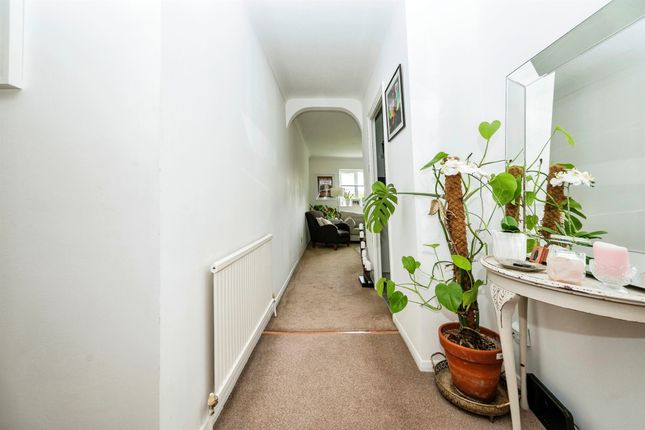 Flat for sale in Battlefield Road, St.Albans