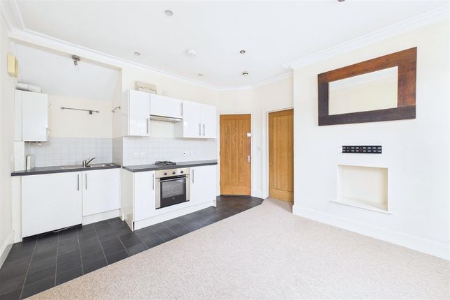 First Floor Flat 4, Fairford House, 18, Old Street, Clevedon photo 2