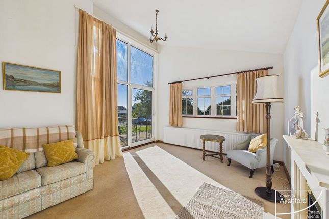 9 Winsford Road, Torquay photo 2