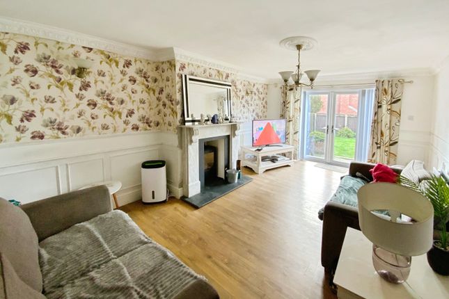 1, Daisyfield Drive, Hull photo 2