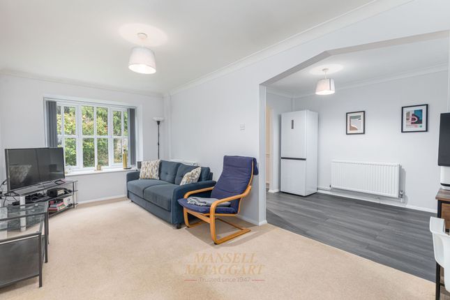 15 Lockwood Court Woodfield Road, Crawley photo 4