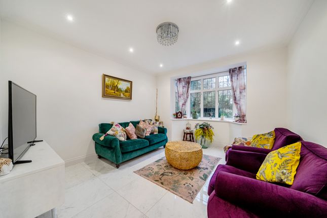 11, Waverley Road, Farnborough photo 3