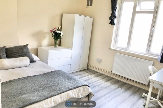 Thumbnail Flat to rent in Nestor House, London